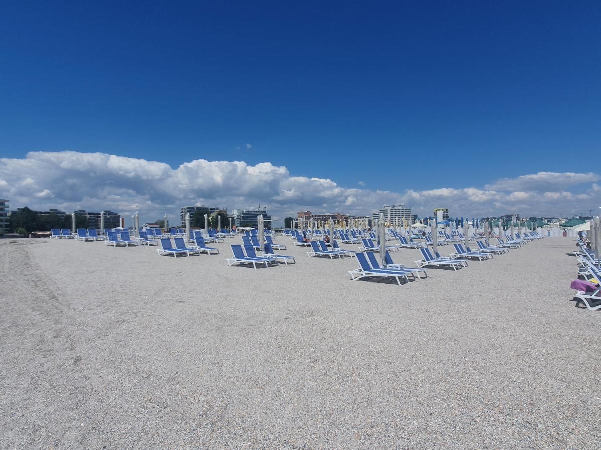 Deluxe Lake View Mamaia Exterior photo