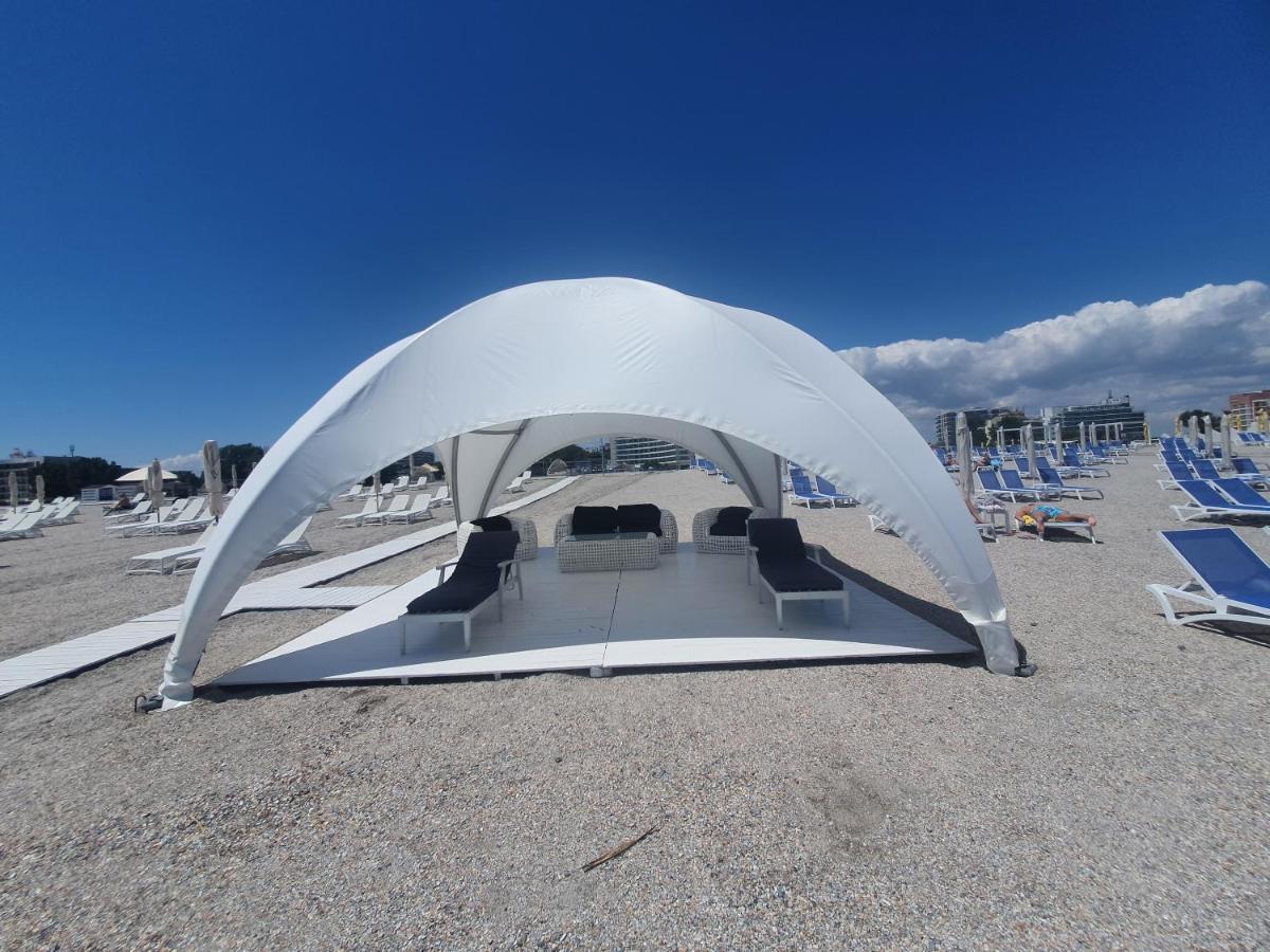Deluxe Lake View Mamaia Exterior photo