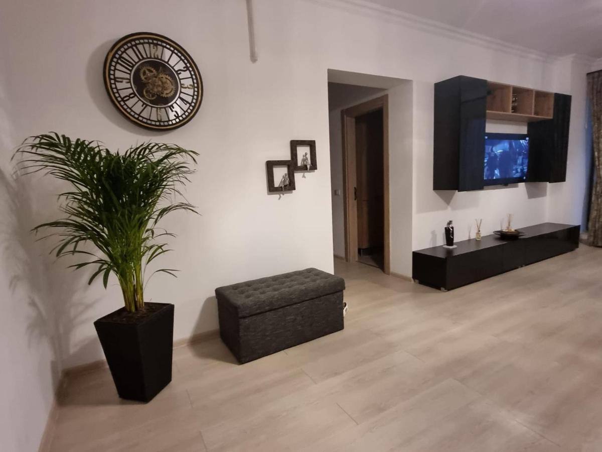 Deluxe Lake View Mamaia Exterior photo