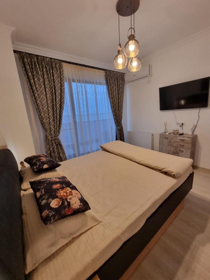 Deluxe Lake View Mamaia Exterior photo