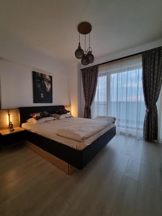 Deluxe Lake View Mamaia Exterior photo